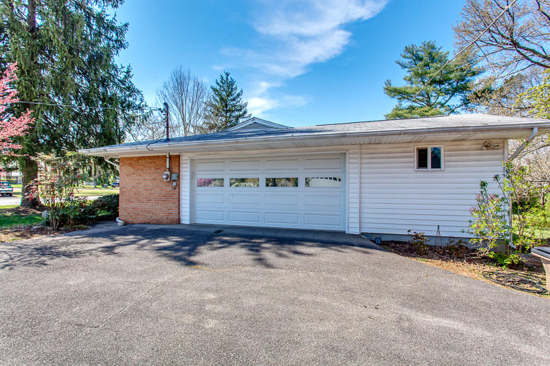 4209 Crestfield Road Knoxville, TN 37921 - Photo 30 of 30 2 car garage