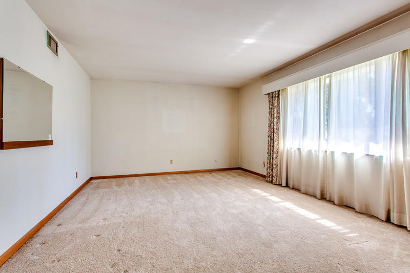 4209 Crestfield Road Knoxville, TN 37921 - Photo 6 of 30 Oversized Living Room
