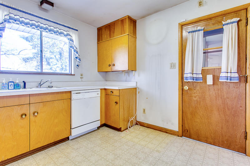4209 Crestfield Road Knoxville, TN 37921 - Photo 9 of 30 Kitchen