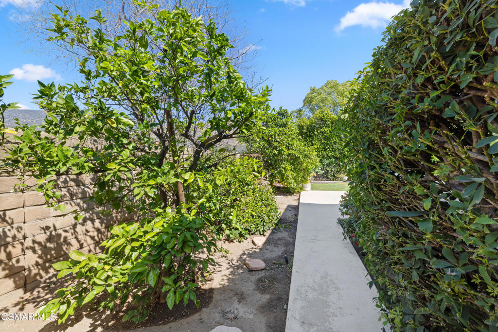 2050 Cheam Avenue Simi Valley, CA 93063 - Photo 19 of 21