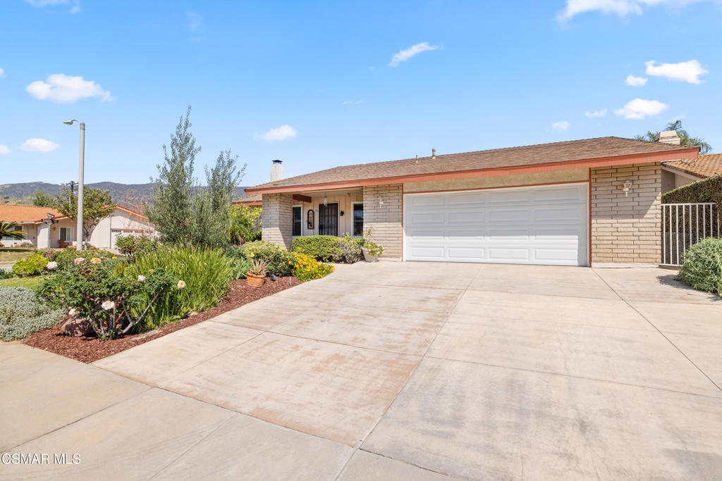 2050 Cheam Avenue Simi Valley, CA 93063 - Photo 2 of 21