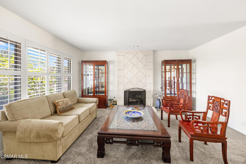 2050 Cheam Avenue Simi Valley, CA 93063 - Photo 4 of 21