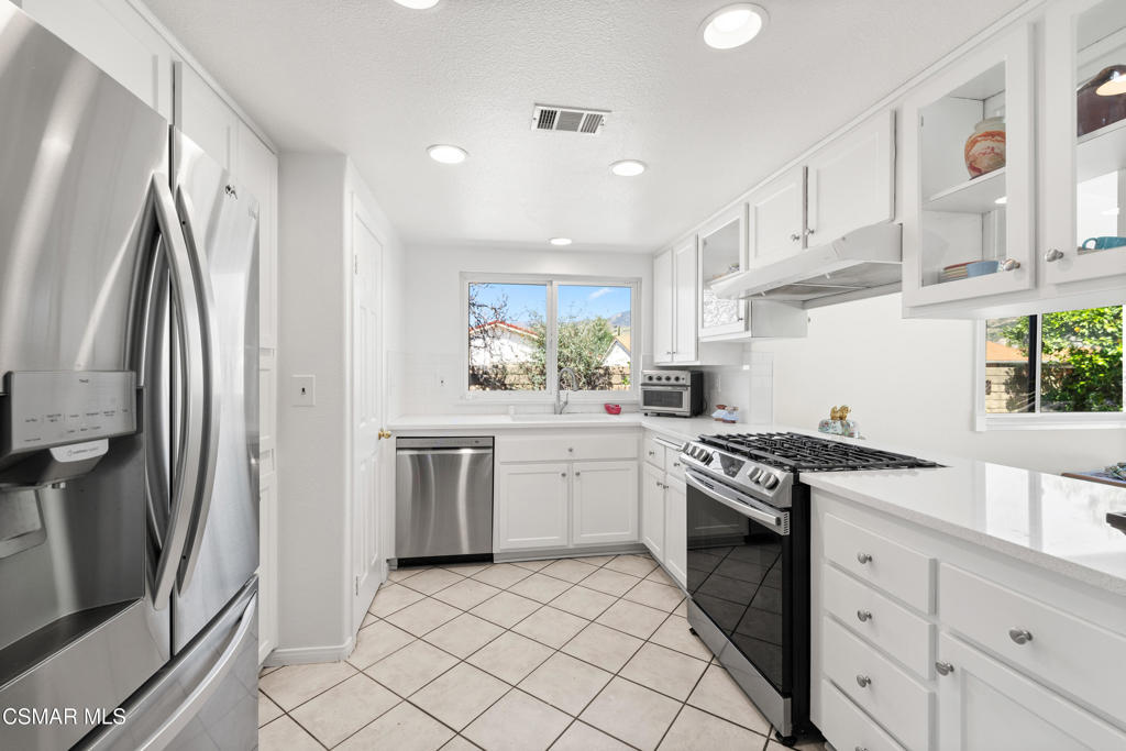 2050 Cheam Avenue Simi Valley, CA 93063 - Photo 6 of 21