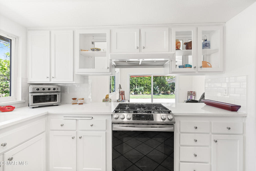 2050 Cheam Avenue Simi Valley, CA 93063 - Photo 8 of 21