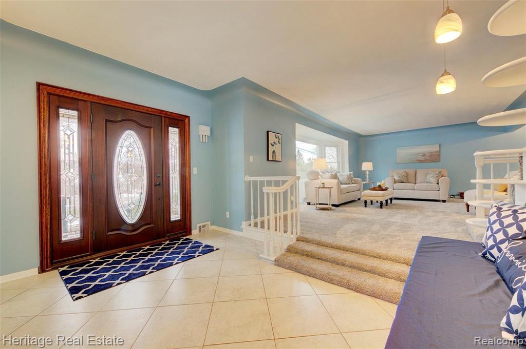 654 Old Perch Road Rochester Hills, MI 48309 - Photo 3 of 61
