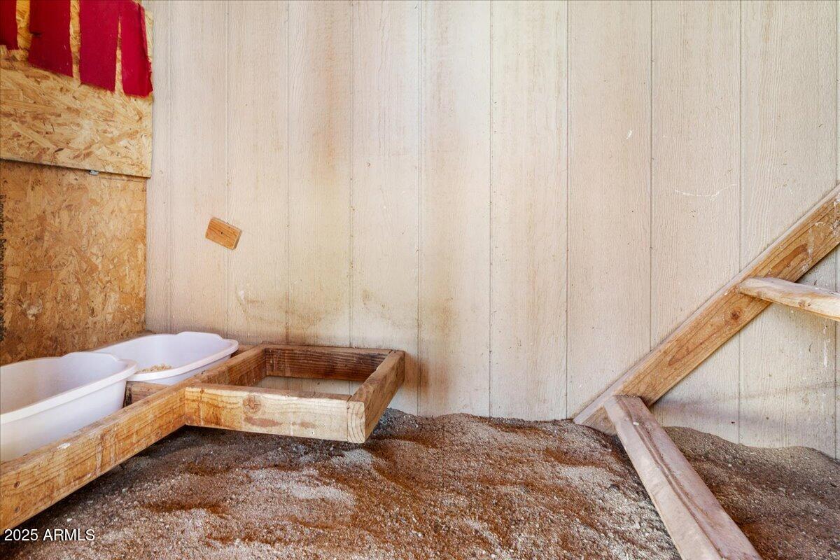 3107 West Country Quail Trail Paulden, AZ 86334 - Photo 33 of 46 a bathroom with a sink and a bathtub