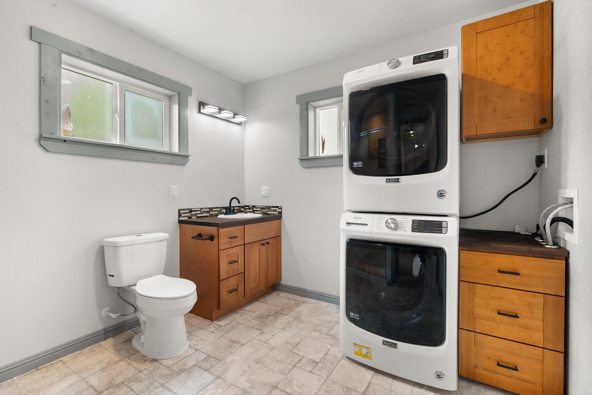 89-811 Huanui Road Captain Cook, HI 96704 - Photo 22 of 30 a bathroom with a toilet and a sink