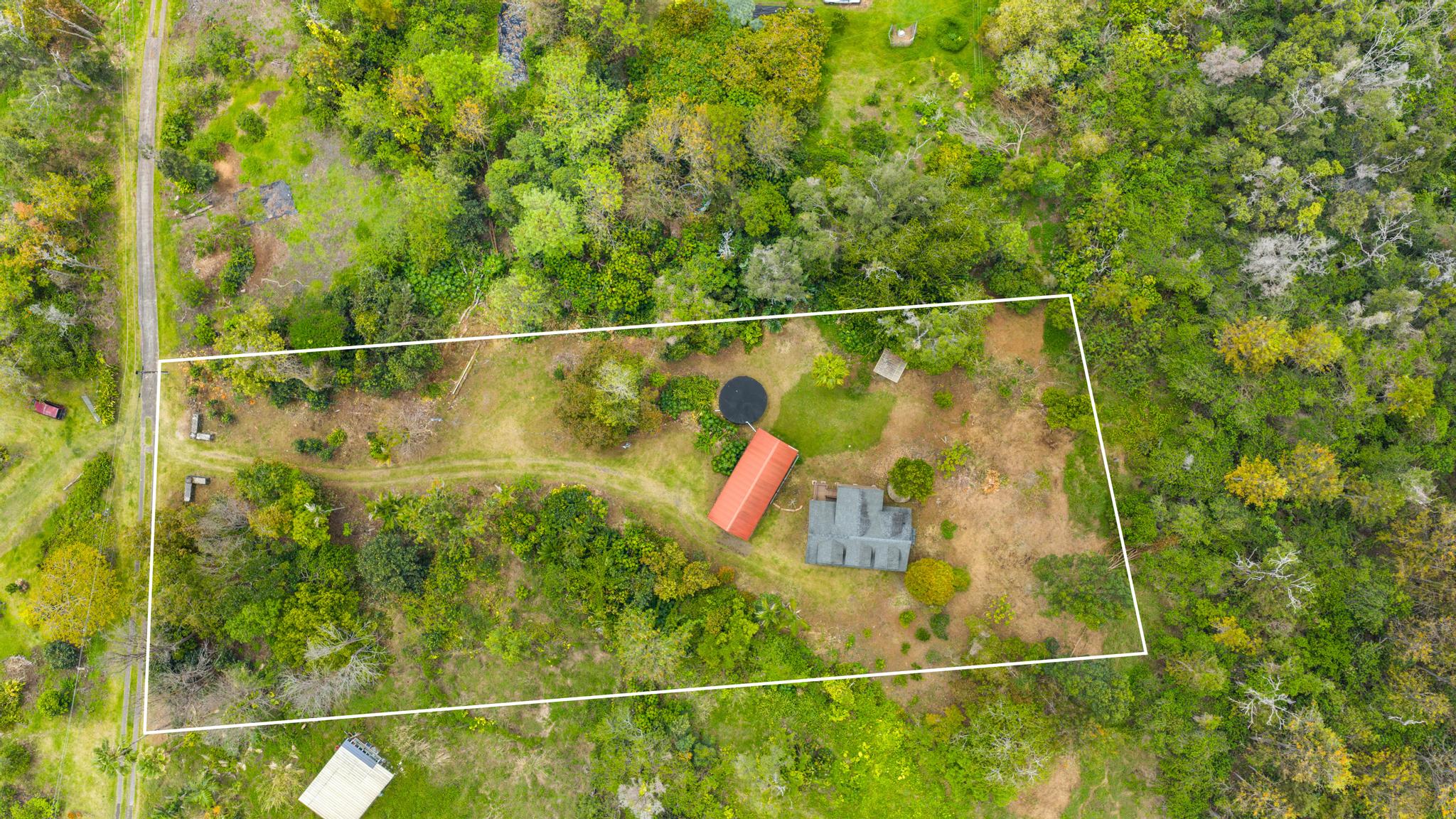 89-811 Huanui Road Captain Cook, HI 96704 - Photo 3 of 30 a view of a bathroom