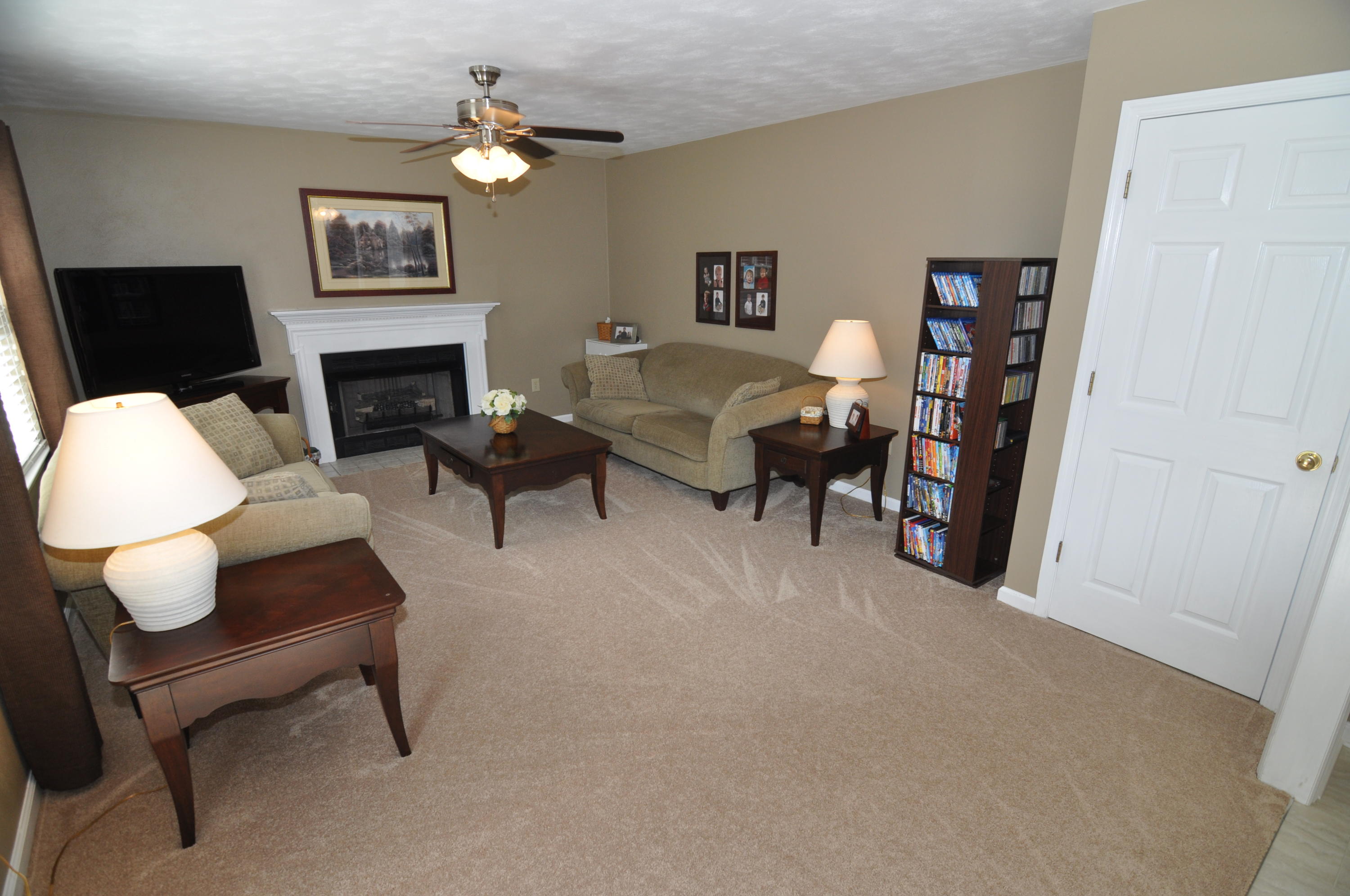 5204 Setter Road Roanoke, VA 24012 - Photo 12 of 41 LIVING ROOM
