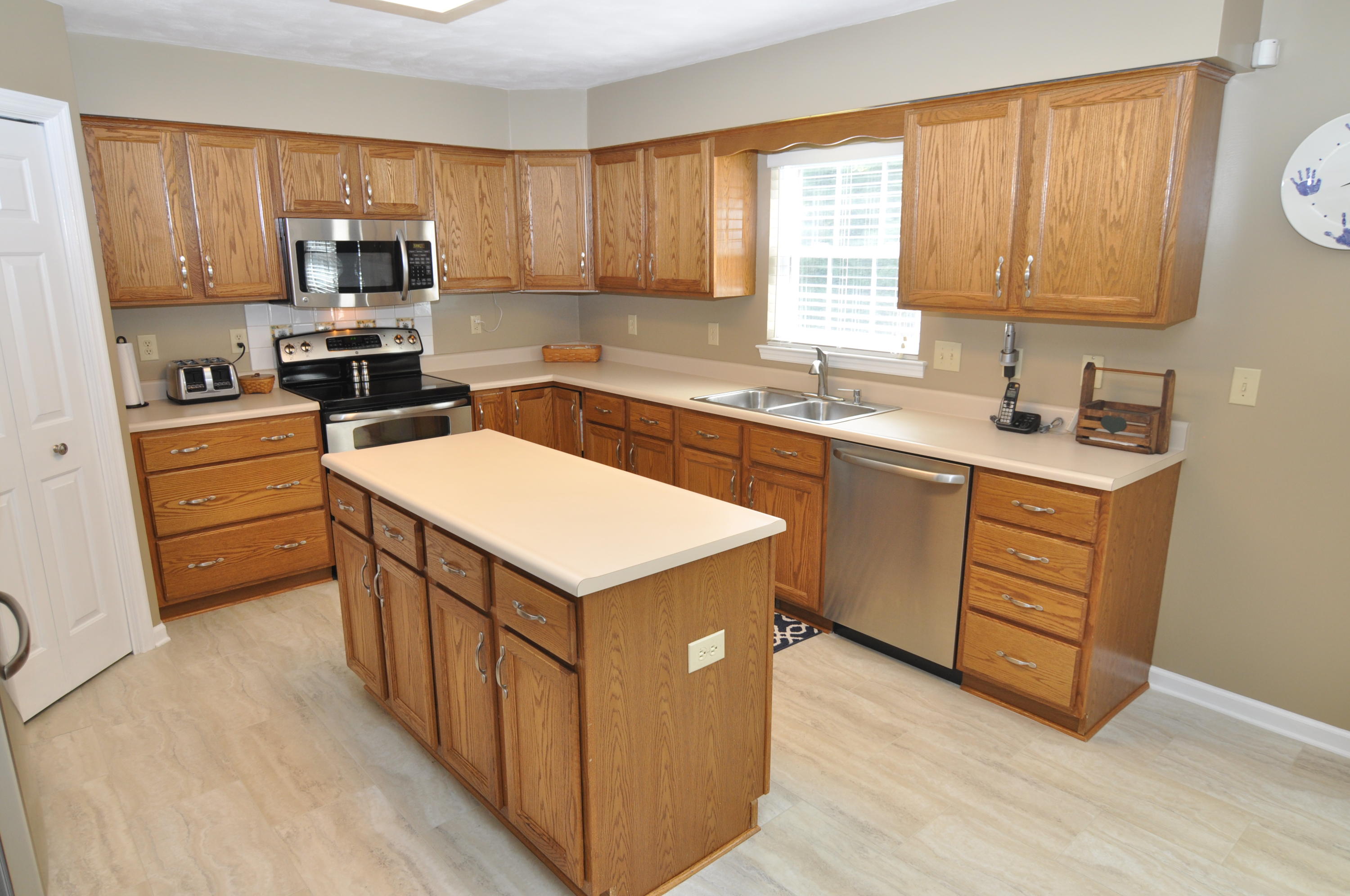 5204 Setter Road Roanoke, VA 24012 - Photo 3 of 41 KITCHEN