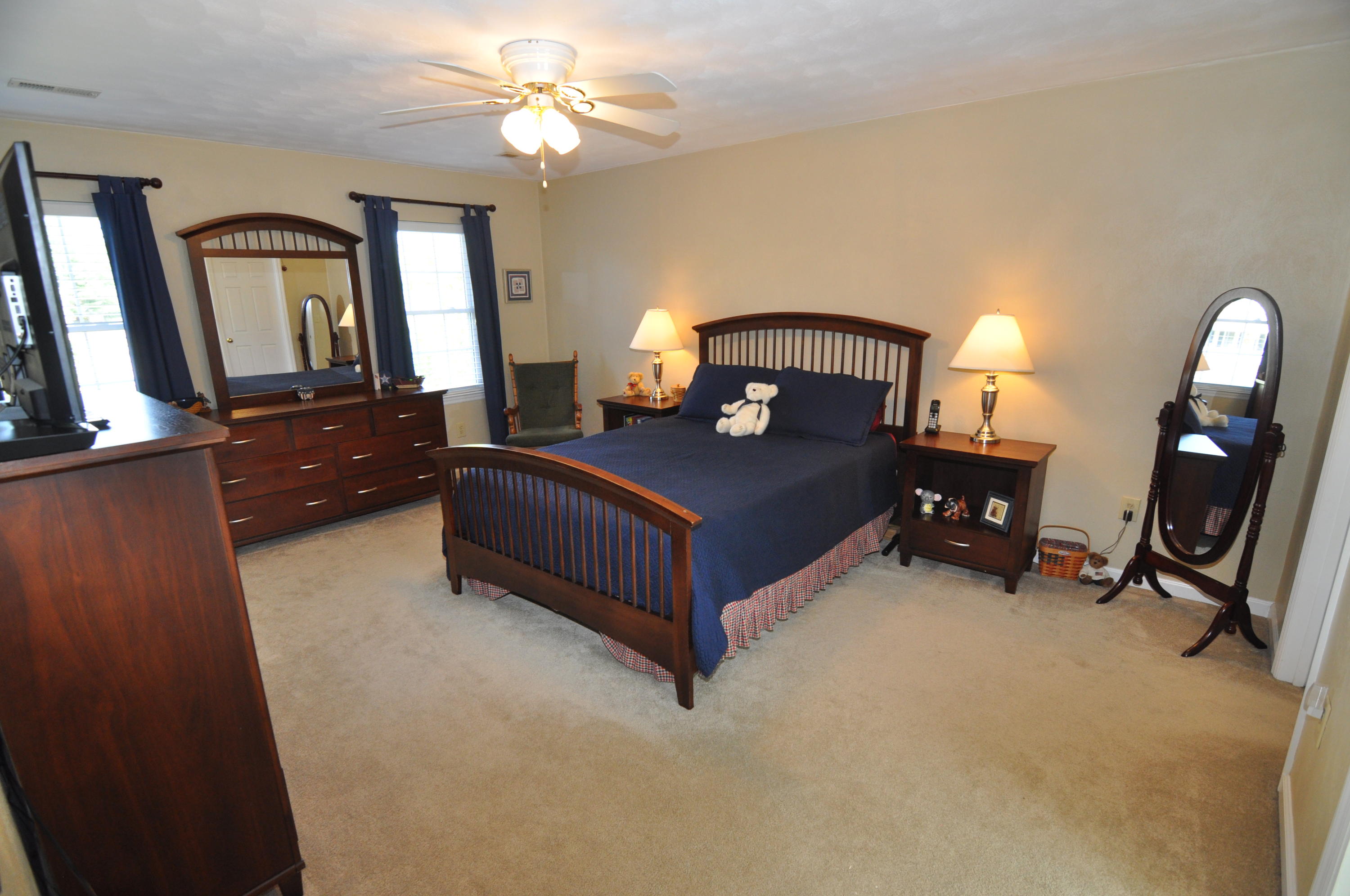 5204 Setter Road Roanoke, VA 24012 - Photo 22 of 41 MASTER BEDROOM