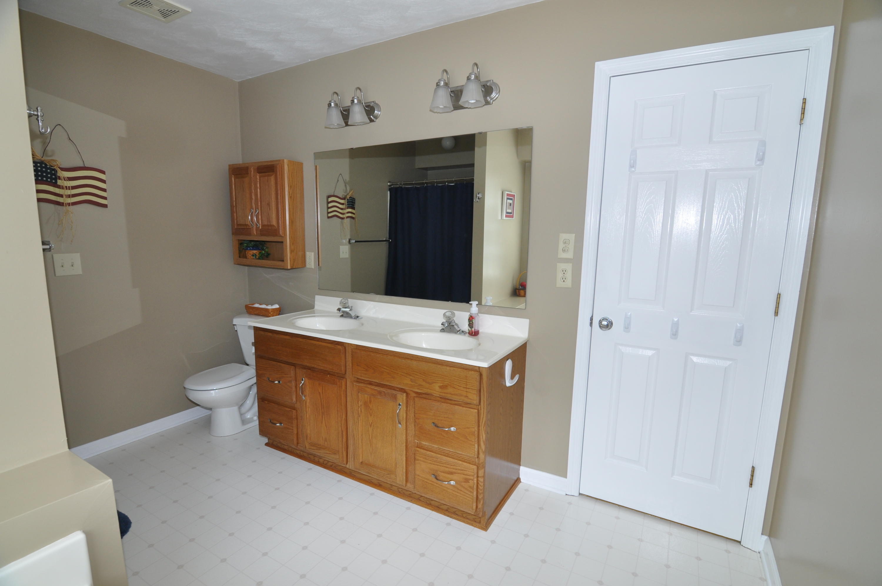 5204 Setter Road Roanoke, VA 24012 - Photo 25 of 41 MASTER BATHROOM