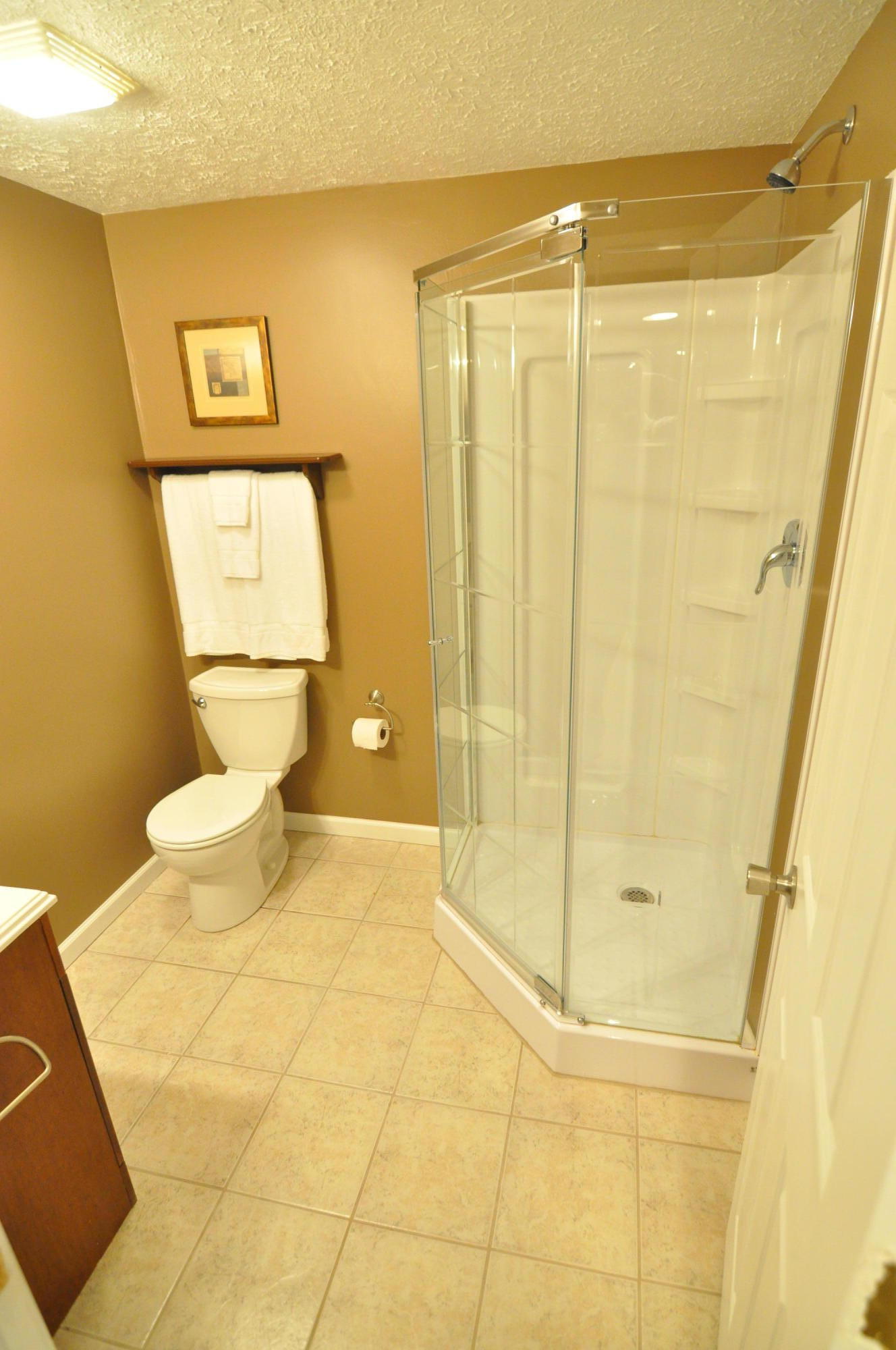 5204 Setter Road Roanoke, VA 24012 - Photo 29 of 41 BATHROOM