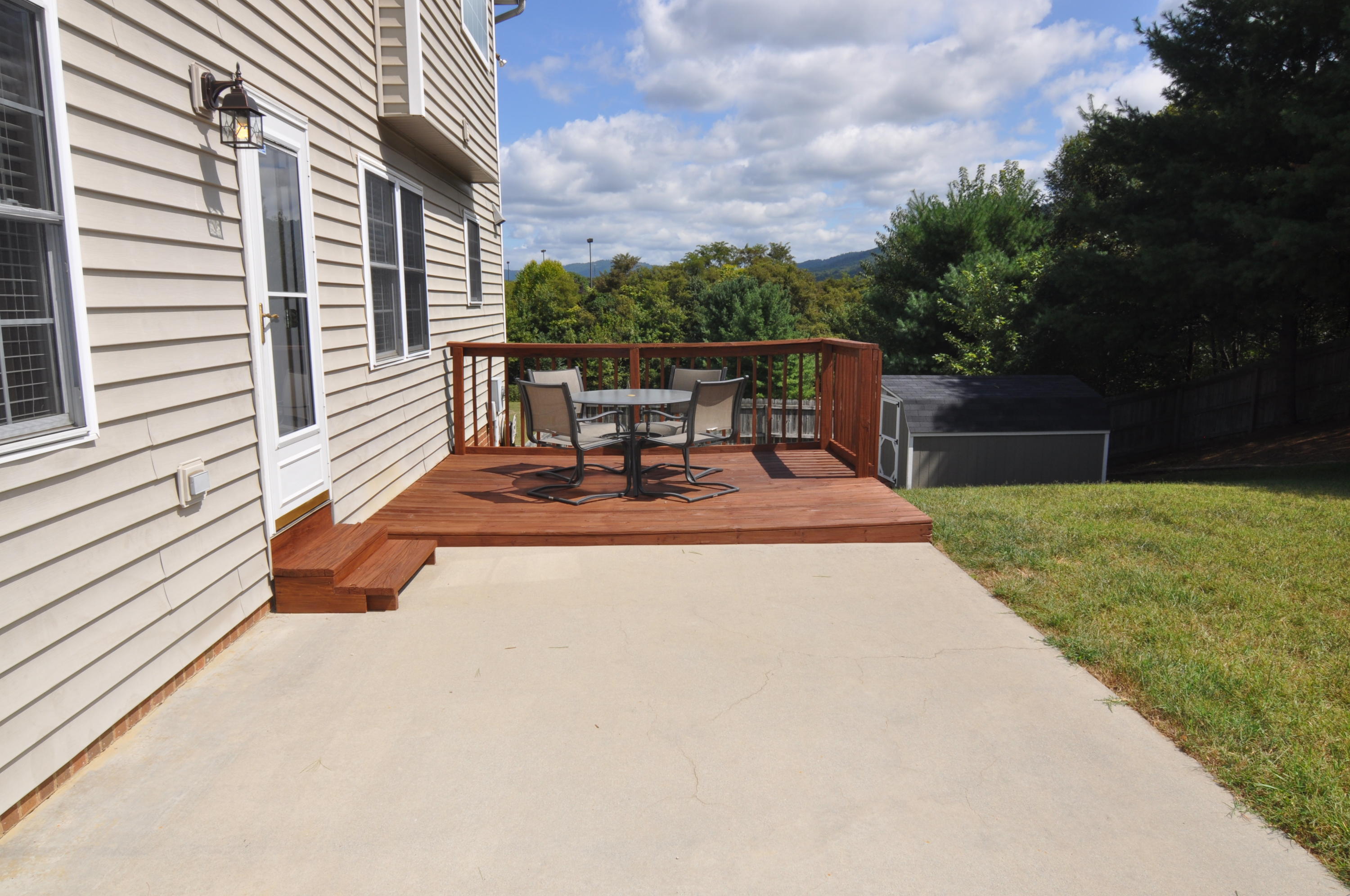 5204 Setter Road Roanoke, VA 24012 - Photo 31 of 41 DECK/PATIO