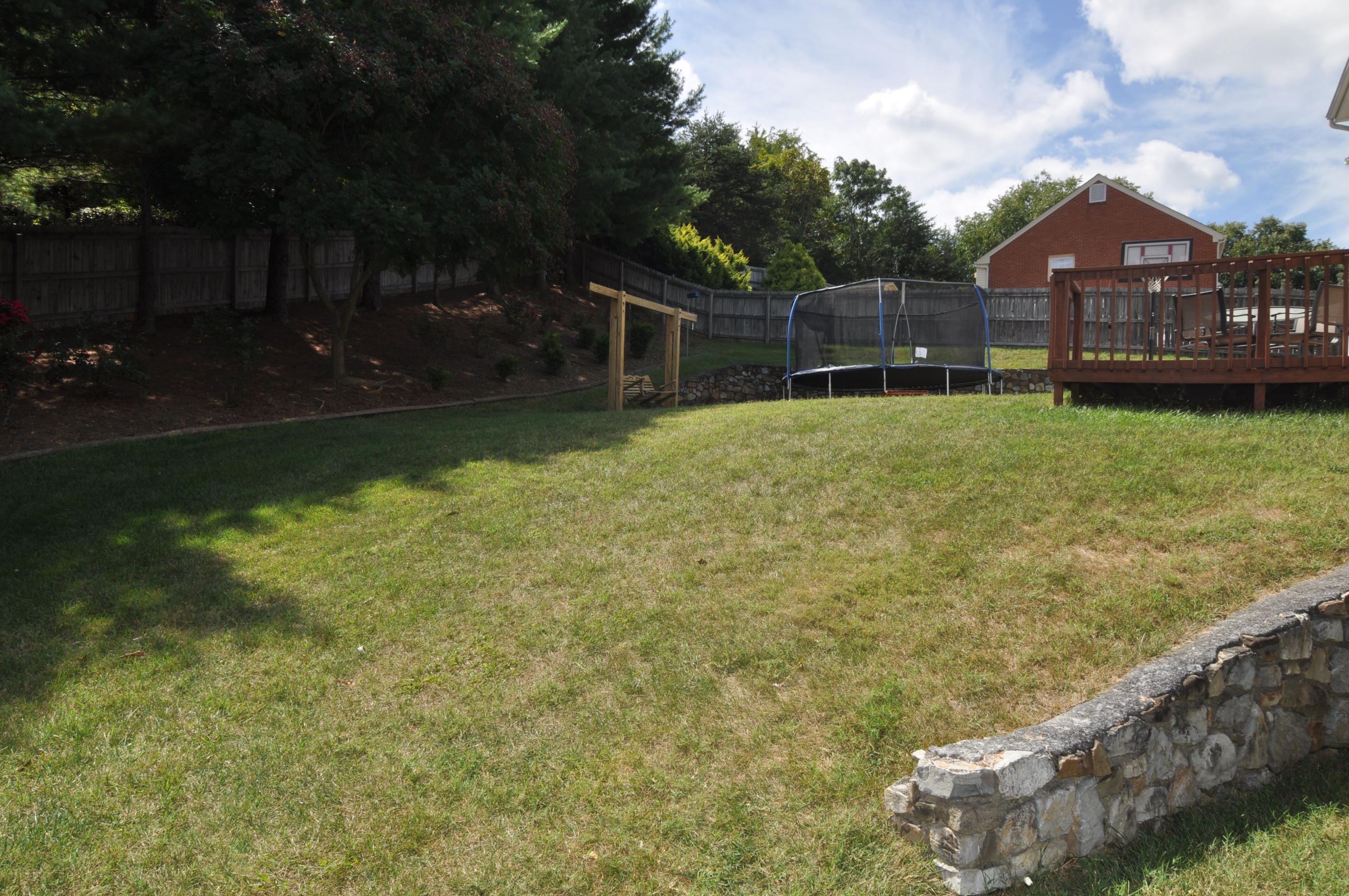 5204 Setter Road Roanoke, VA 24012 - Photo 36 of 41 VIEW OF YARD