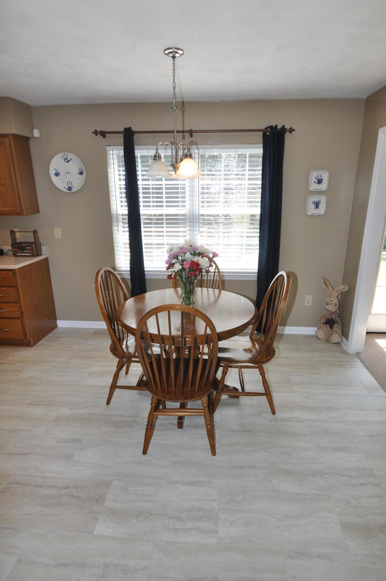 5204 Setter Road Roanoke, VA 24012 - Photo 5 of 41 BREAKFAST AREA