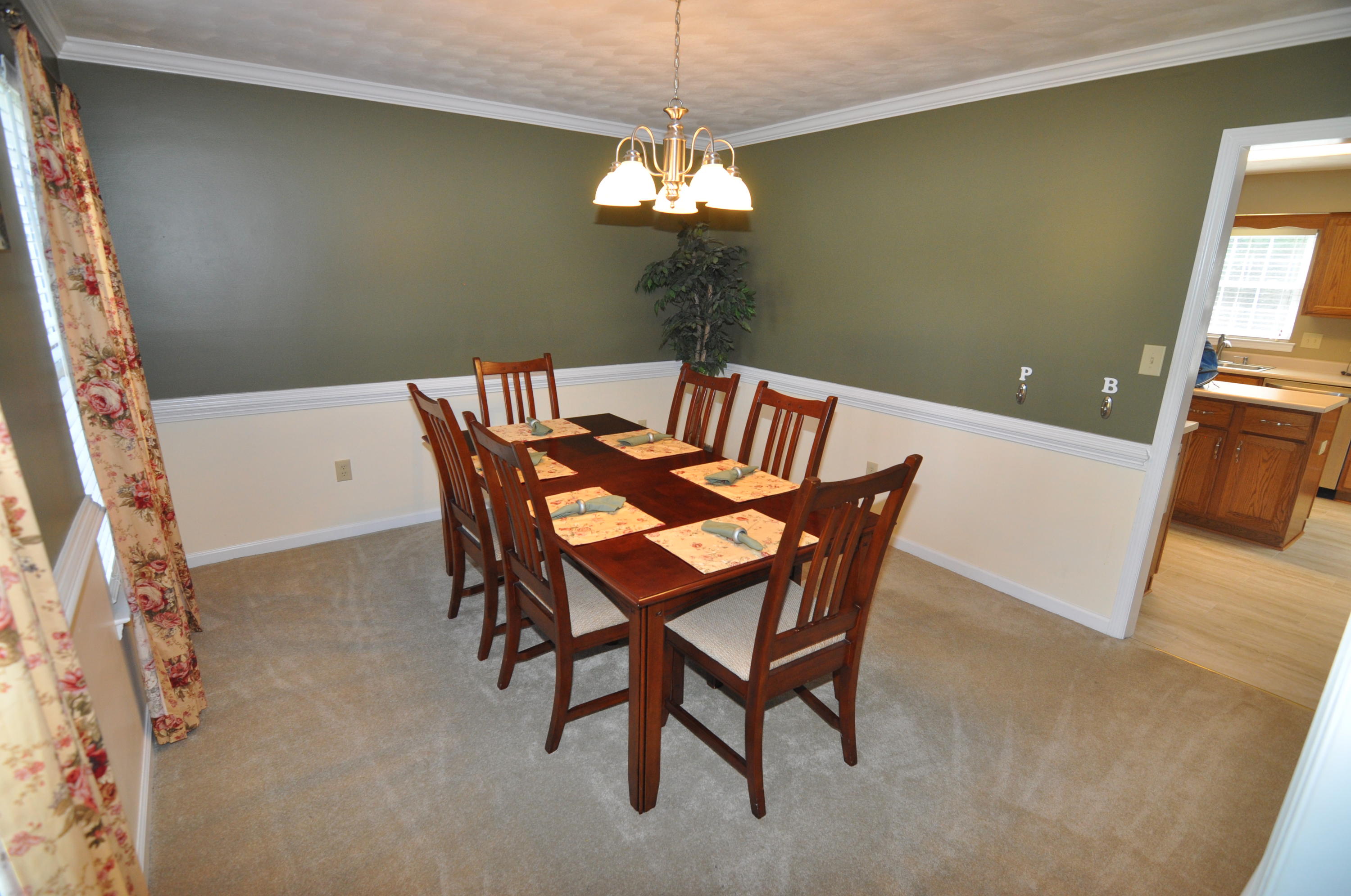 5204 Setter Road Roanoke, VA 24012 - Photo 8 of 41 FORMAL DINING