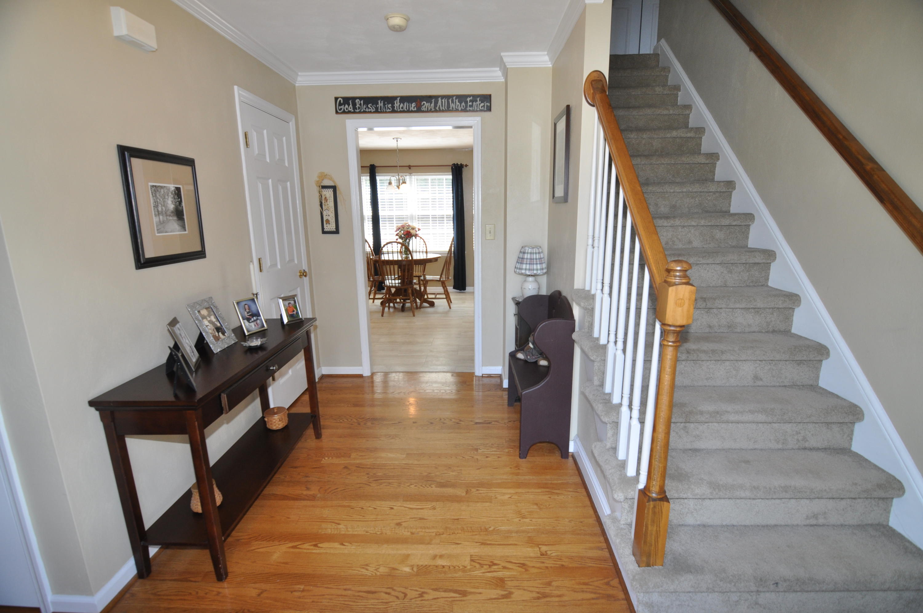 5204 Setter Road Roanoke, VA 24012 - Photo 9 of 41 FOYER