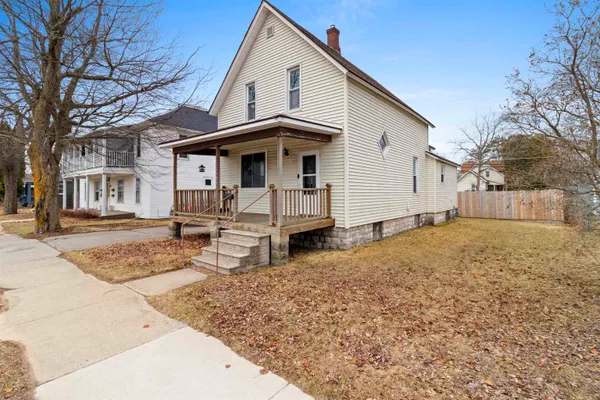 $189,900 | 1533 Pierce Avenue, Marinette, WI 54143