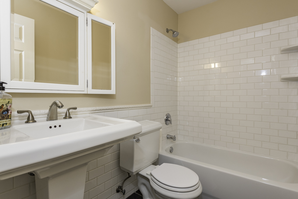 17876 Braewick Road Gurnee, IL 60031 - Photo 15 of 28 a bathroom with a sink a toilet and shower