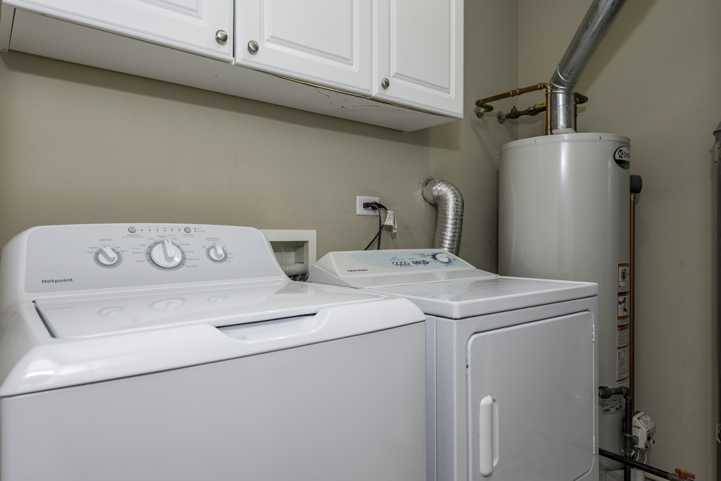 17876 Braewick Road Gurnee, IL 60031 - Photo 17 of 28 a utility room with dryer and washer
