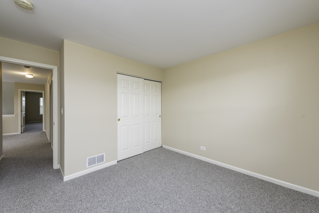 17876 Braewick Road Gurnee, IL 60031 - Photo 4 of 28 an empty room with an entryway