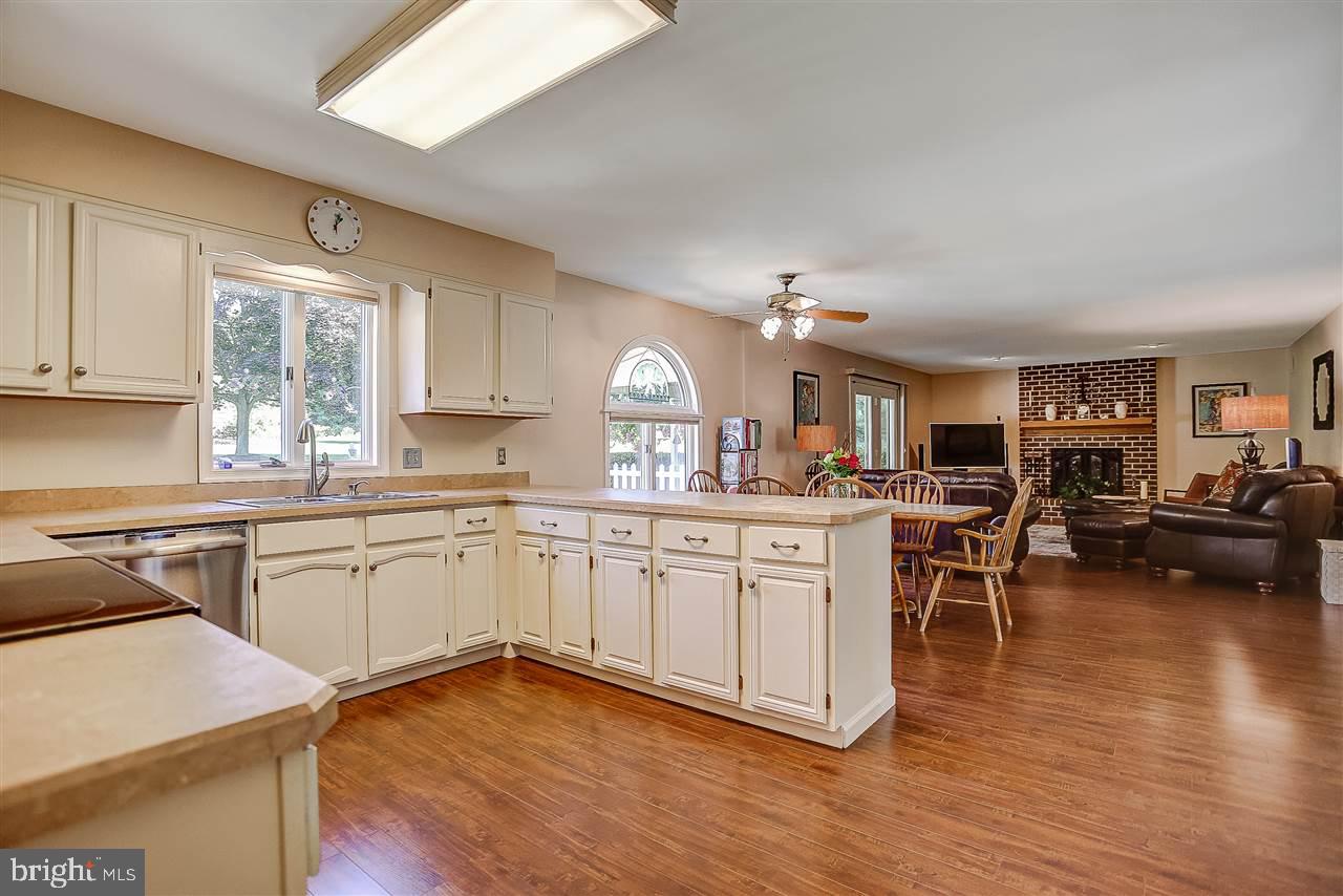 1422 Appletree Road Harrisburg, PA 17110 - Photo 12 of 25 Gallery Image 12