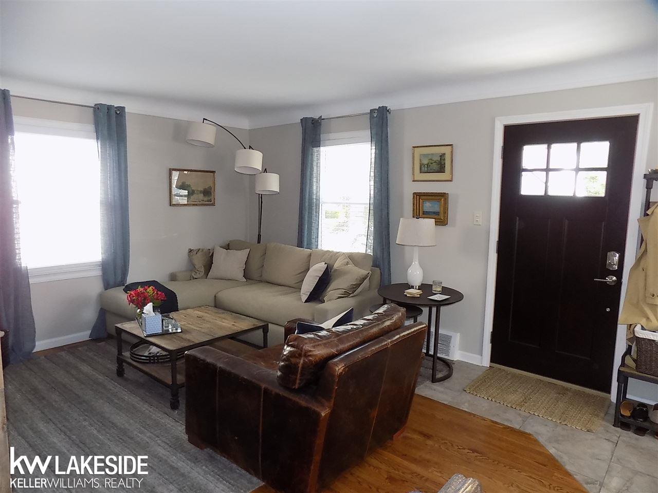 1896 Columbia Road Berkley, MI 48072 - Photo 4 of 31 31348895-3.JPG