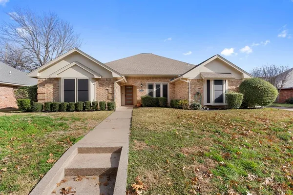 $479,900 | 1412 Wagonwheel Court, Irving, TX 75061