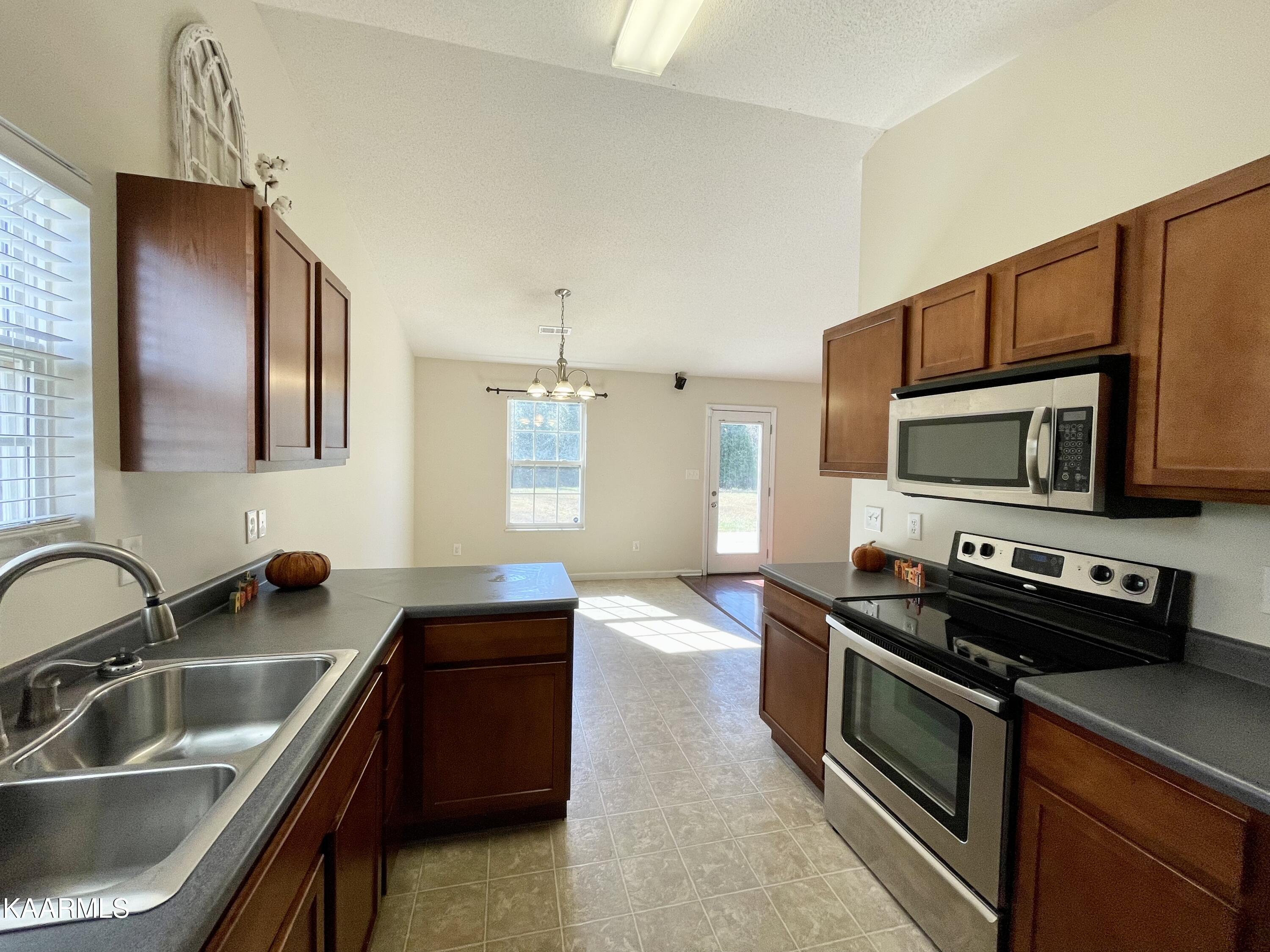 5029 Cattail Lane Corryton, TN 37721 - Photo 11 of 41 6E47108A-75B9-4122-975E-55A7018938AC