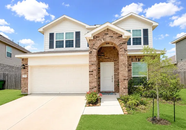 $2,300 | 323 Bennett Street, Angleton, TX 77515