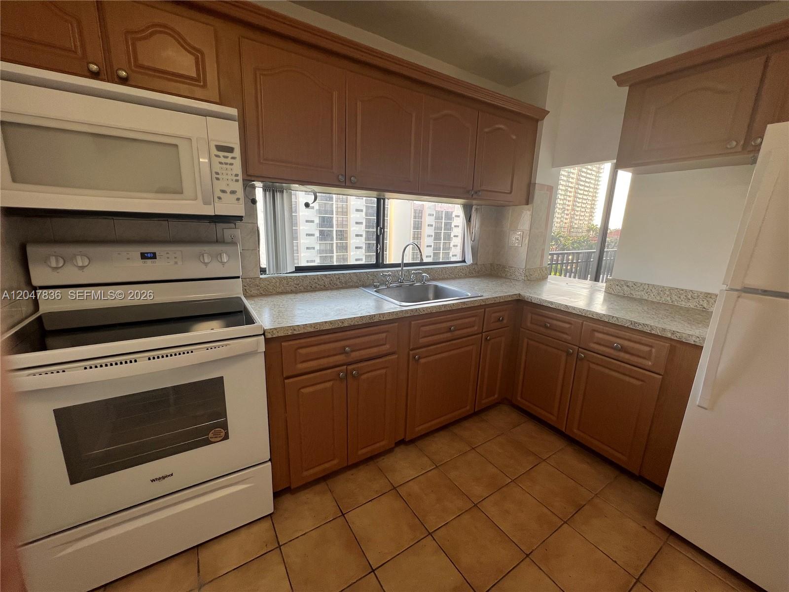 17011 North Bay Road, Unit 816 Sunny Isles Beach, FL 33160 - Photo 7 of 19