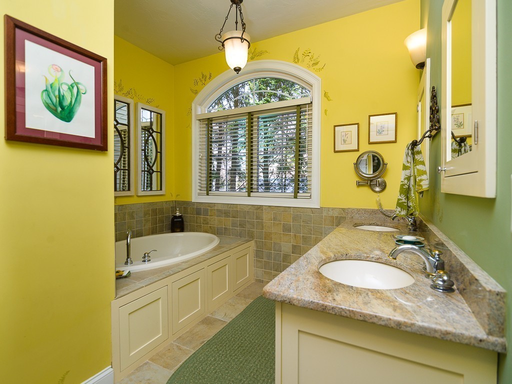 47 Bates Point Road Webster, MA 01570 - Photo 13 of 30 Gallery Image 13