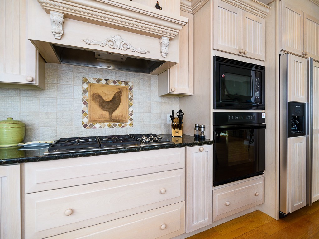 47 Bates Point Road Webster, MA 01570 - Photo 4 of 30 Gallery Image 4