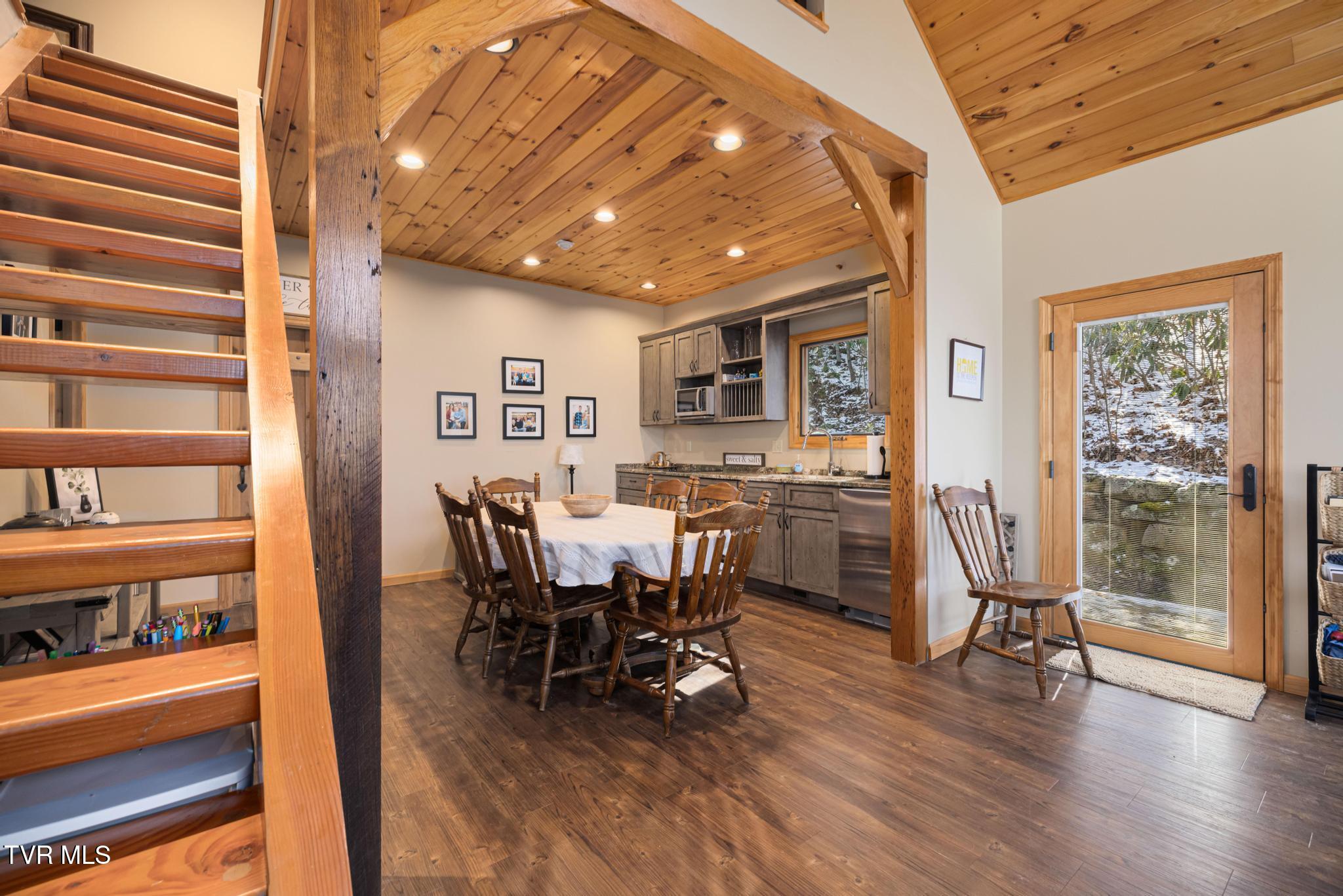 435 Cherokee Mountain Road Jonesborough, TN 37659 - Photo 36 of 75 Kitchenette