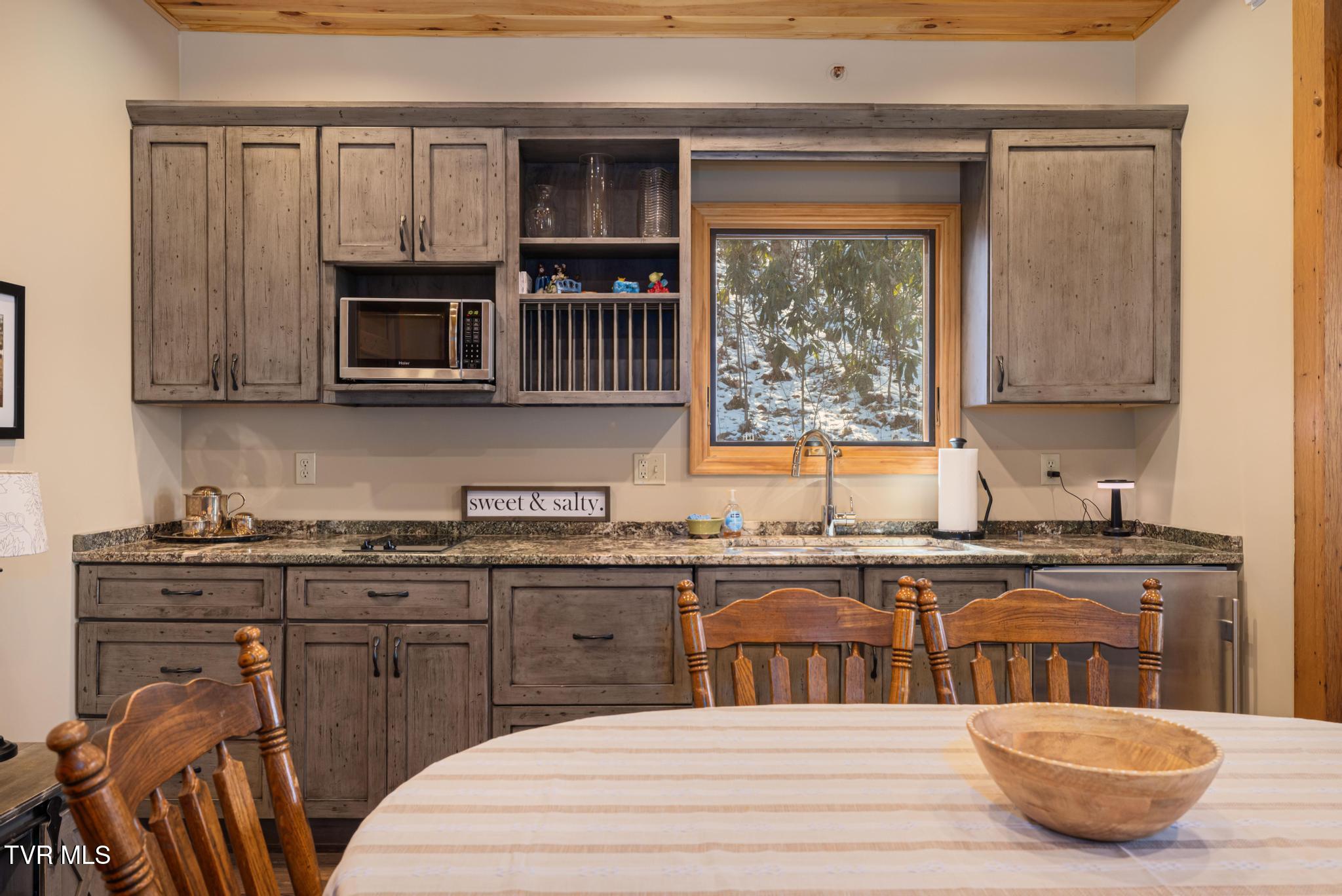 435 Cherokee Mountain Road Jonesborough, TN 37659 - Photo 38 of 75 Kitchenette