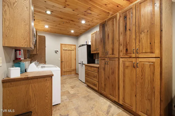 $1,224,800 | 435 Cherokee Mountain Road, Jonesborough, TN 37659