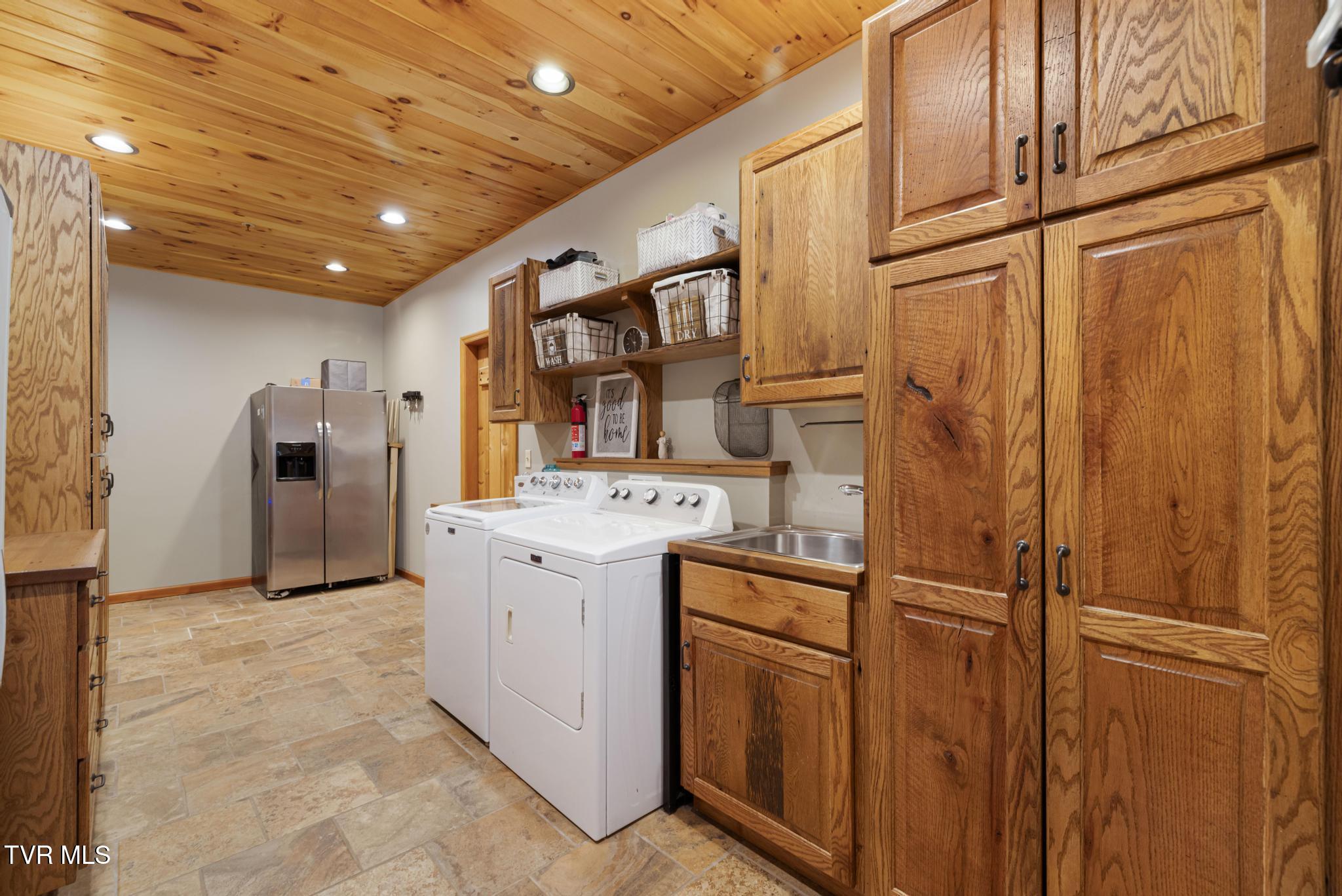 435 Cherokee Mountain Road Jonesborough, TN 37659 - Photo 45 of 75 Oversized laundry room