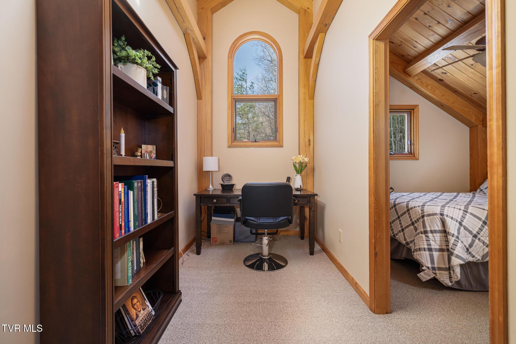 435 Cherokee Mountain Road Jonesborough, TN 37659 - Photo 49 of 75 Office area