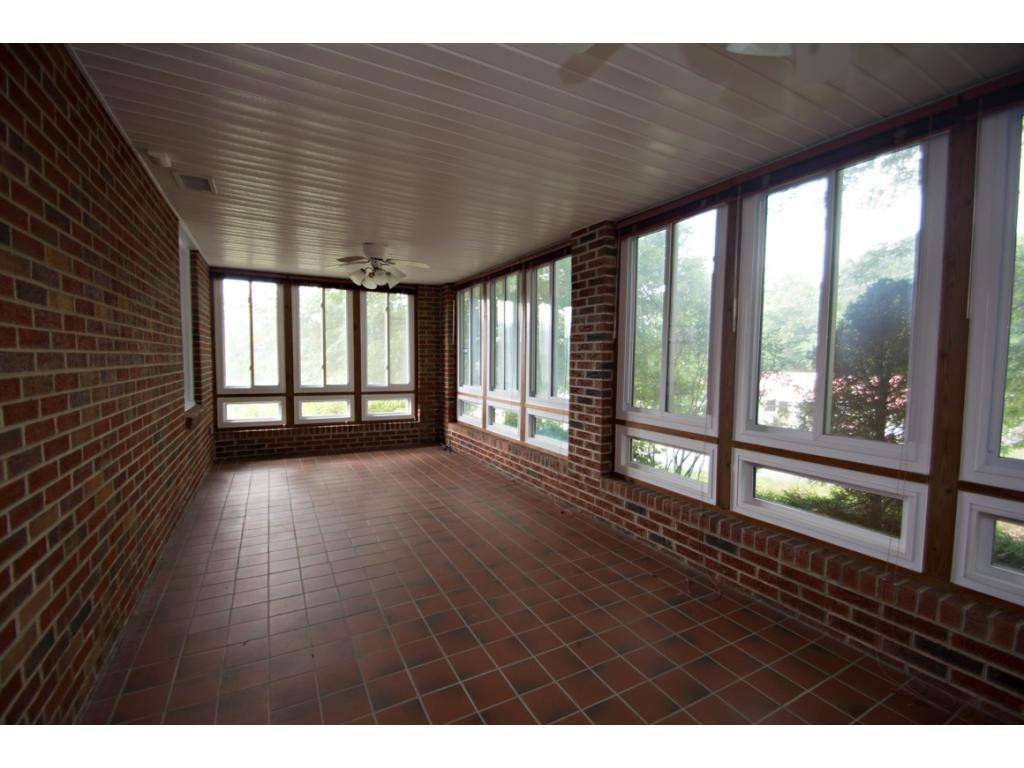 122 Bernie Lewis Road Elizabethton, TN 37643 - Photo 8 of 26 Photo 8