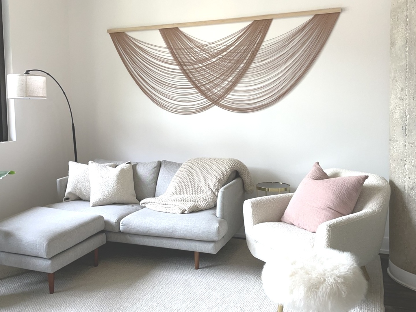 320 East 21st Street, Unit 215 Chicago, IL 60616 - Photo 3 of 18 a living room with furniture and a mirror