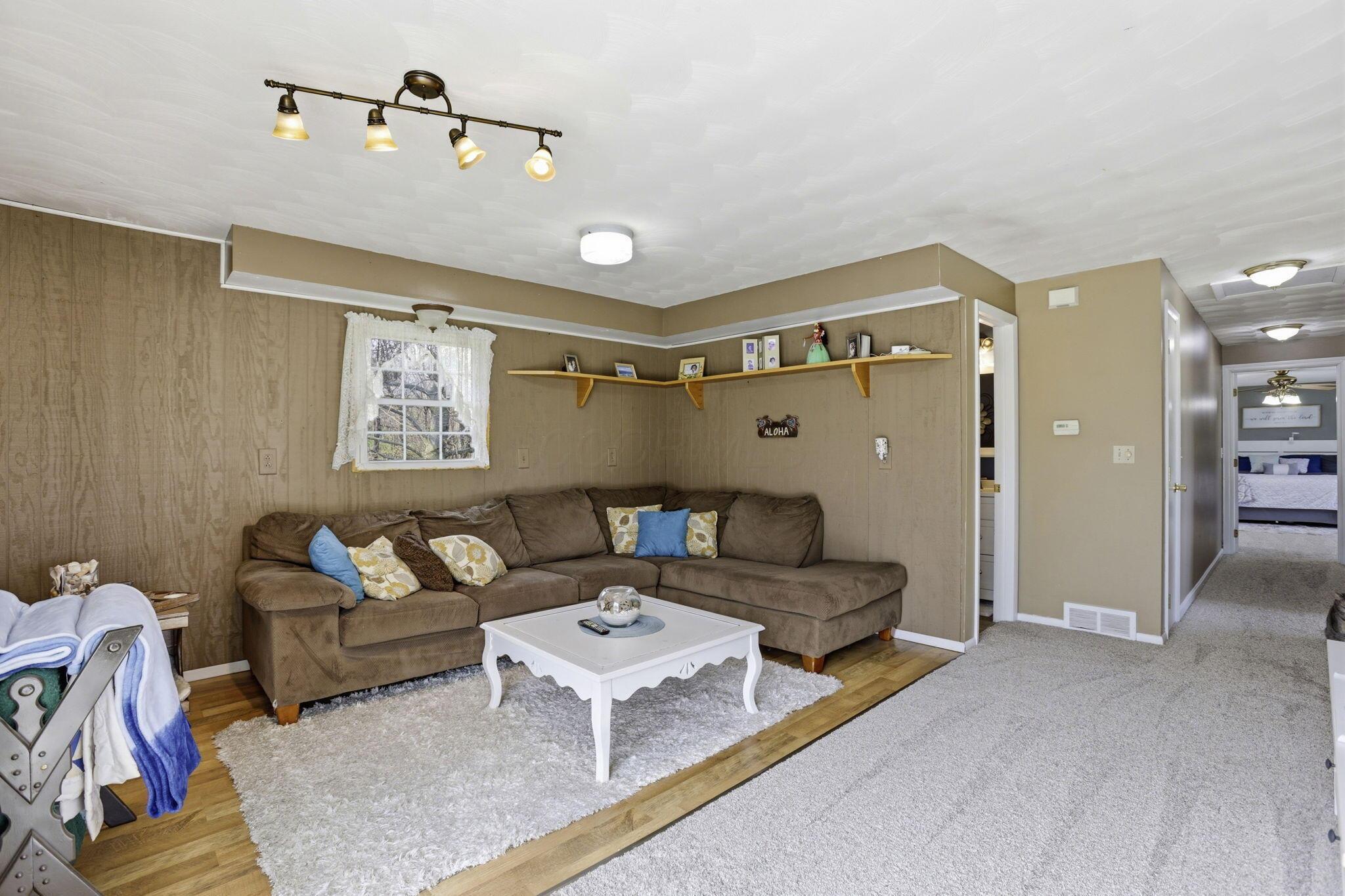 12830 New Delaware Road Mount Vernon, OH 43050 - Photo 33 of 47 2nd Level Living room