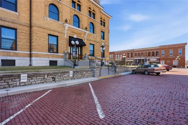 $200,000 | 601 North Lexington Street, Harrisonville, MO 64701