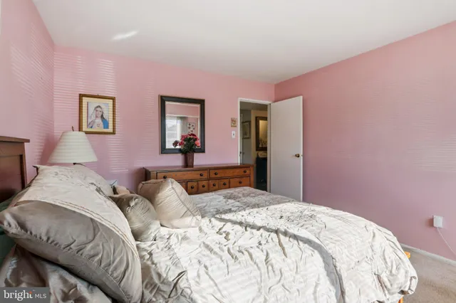 a view of a yard in front of house