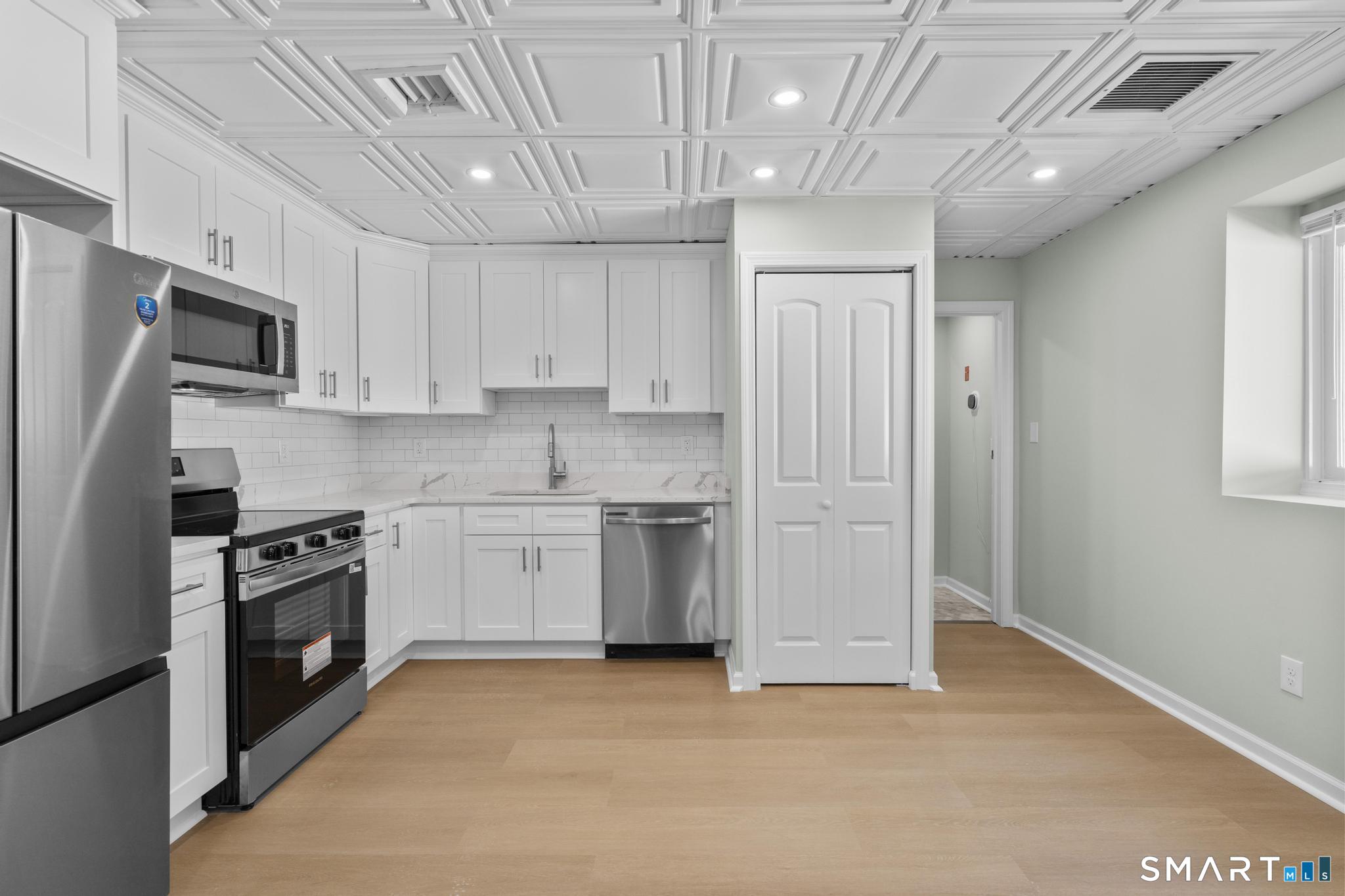 184 Maple Street Branford, CT 06405 - Photo 5 of 18