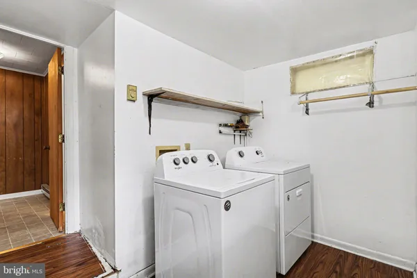 a picture of a rug with a white wall