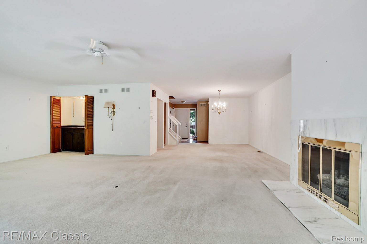 23205 Farmington Road Farmington, MI 48336 - Photo 12 of 34 dsc06857-dsc06859.jpg
