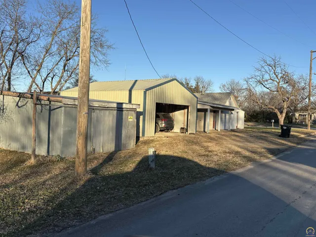 $133,900 | 421 Walnut Street, Cottonwood Falls, KS 66845
