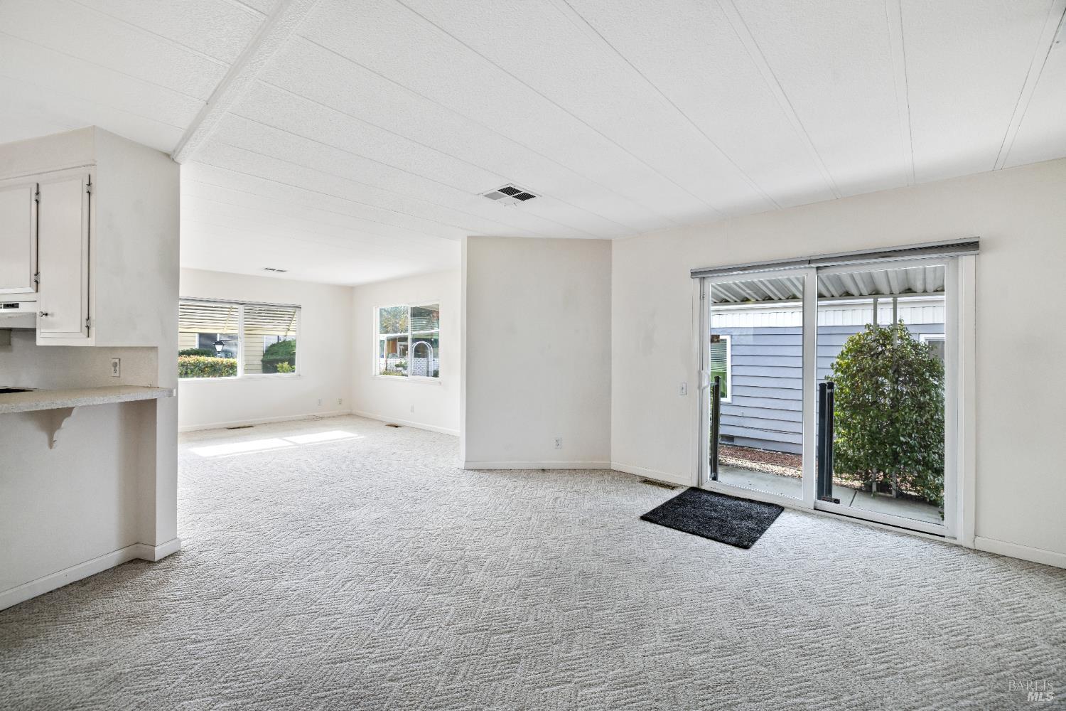 58 Círculo Puerto Rohnert Park, CA 94928 - Photo 14 of 30 a view of an empty room with a window