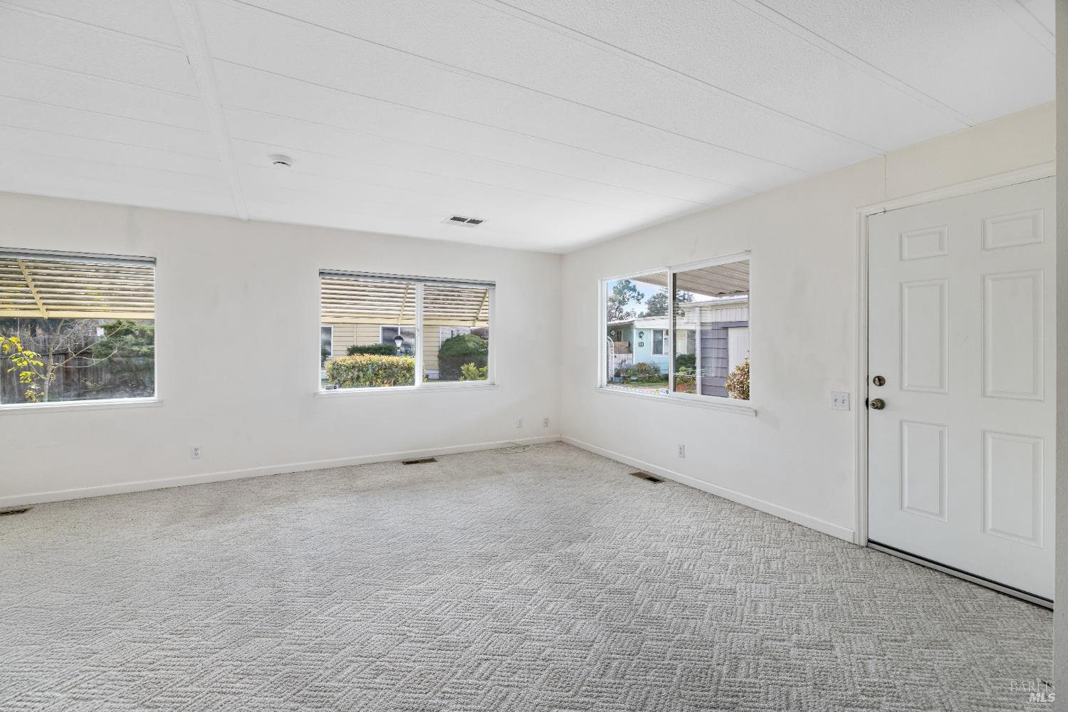 58 Círculo Puerto Rohnert Park, CA 94928 - Photo 7 of 30 an empty room with windows